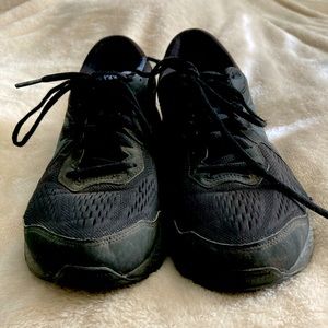 Size 10 asic running shoes